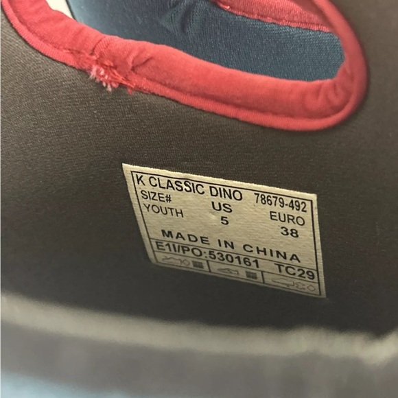 Bogs K Classic Youth Size 5 Dino Rain Boot Pull On waterproof Flaw - Picture 4 of 15